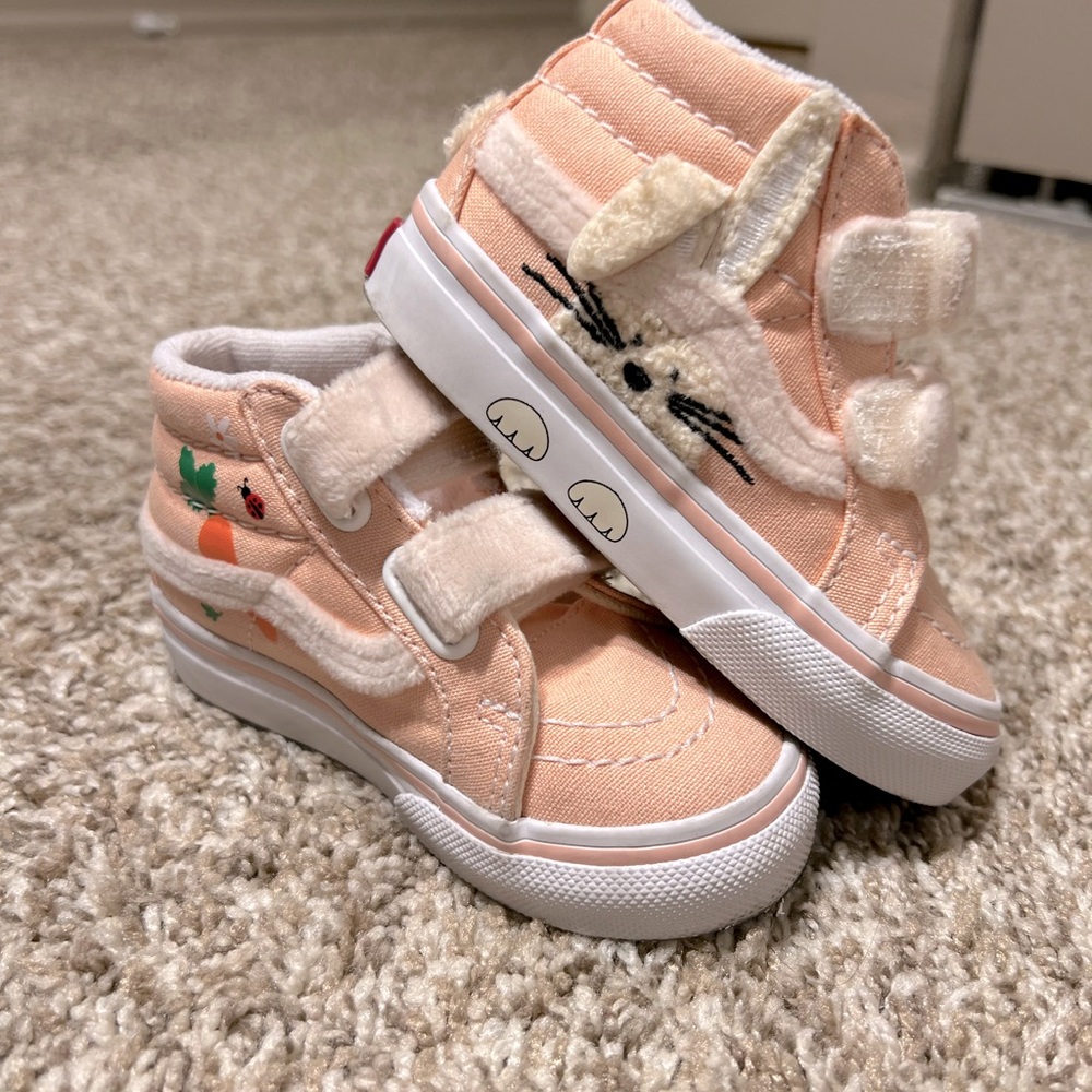 Vans girl’s sneakers
Infants 5.5
